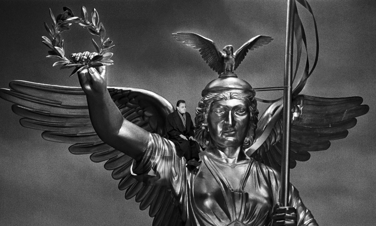 Retrofilmm's tweet photo. Wings of Desire (1987) dir. Wim Wenders https://t.co/IUaPCK3LLq