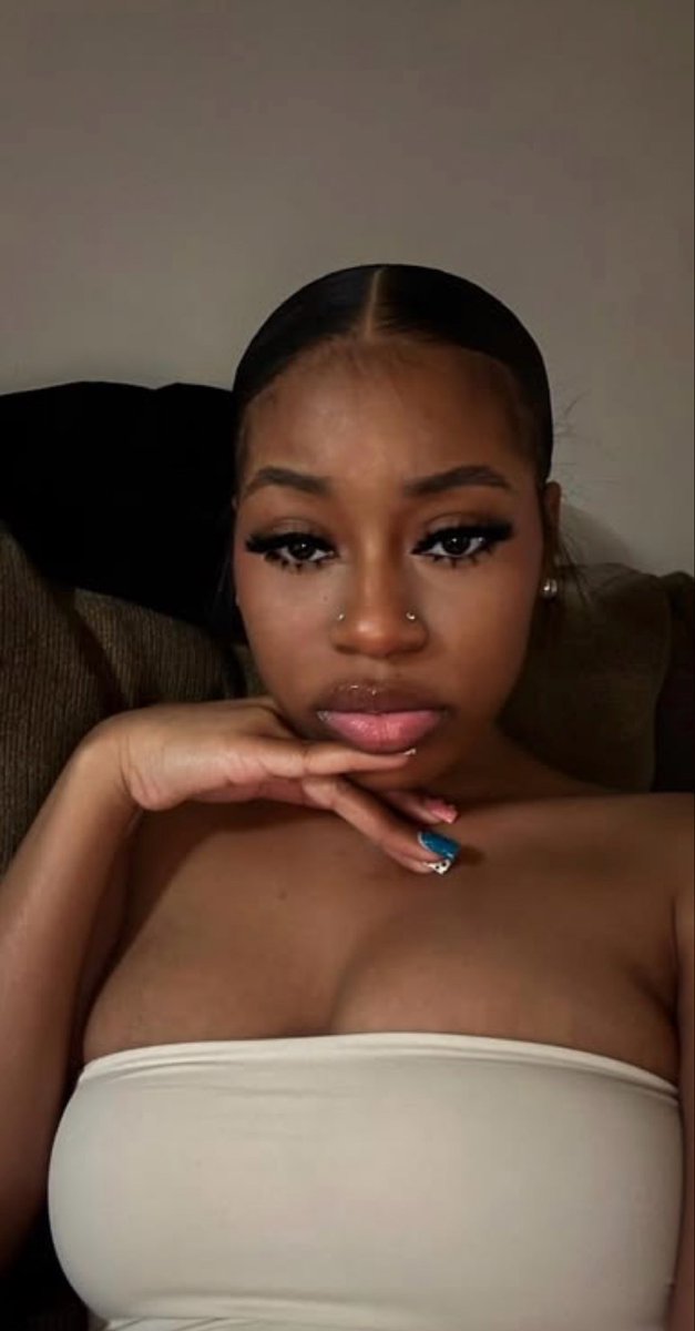 murra64705's tweet photo. Where all the real #paypigs at that don’t ask for fees big mama wanna go on a shopping spree😩 #sugardaddy https://t.co/arpNpf5pBQ