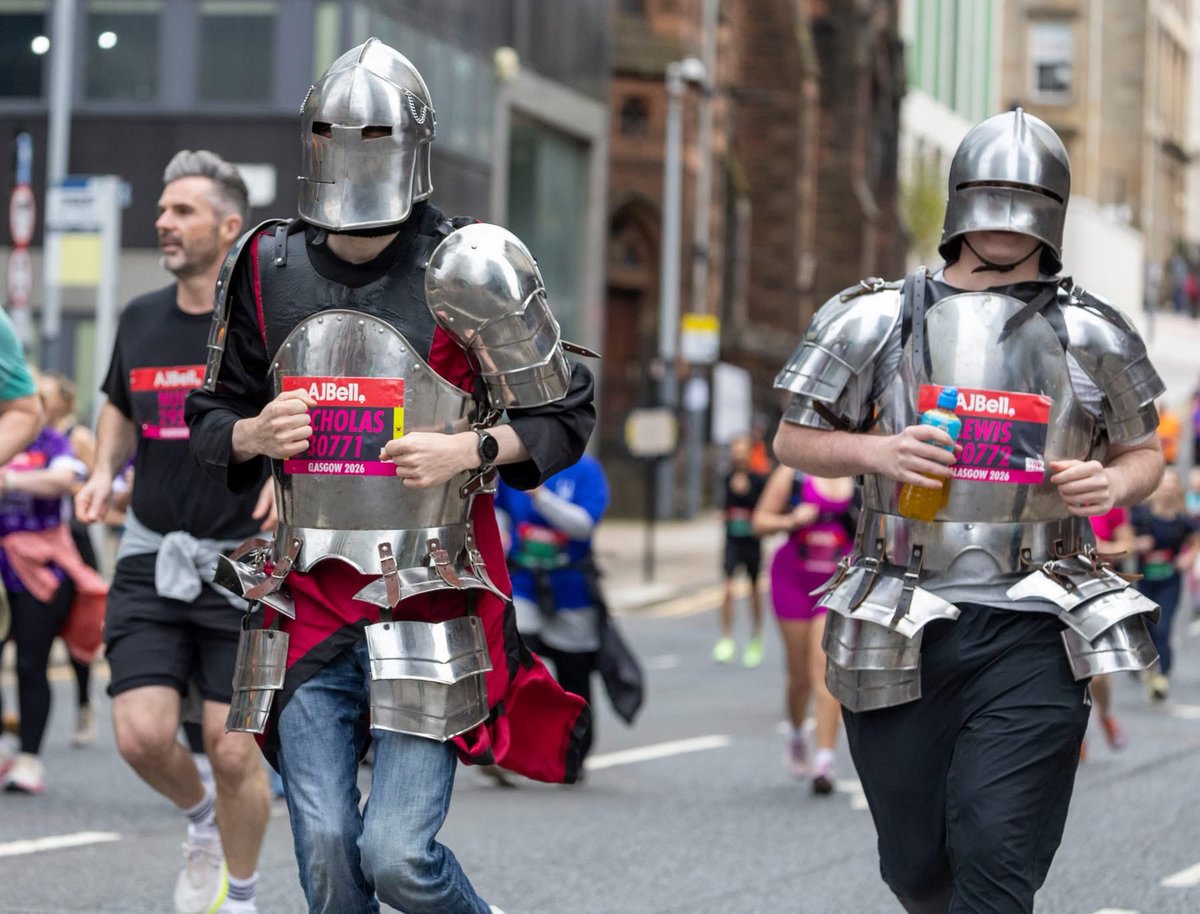 jeffholmes24's tweet photo. Busy and colourful day covering the great scottish run. @GreatScotRun https://t.co/Oeo07pBkOL