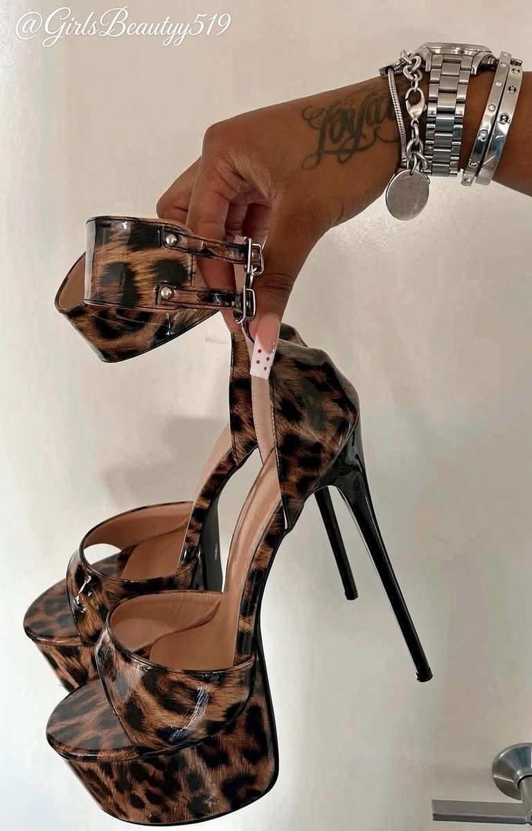 GirlsBeautyy519's tweet photo. these leopard print platform heels are soooo nastyyyy 🔥😍 https://t.co/DFz15UxsNp