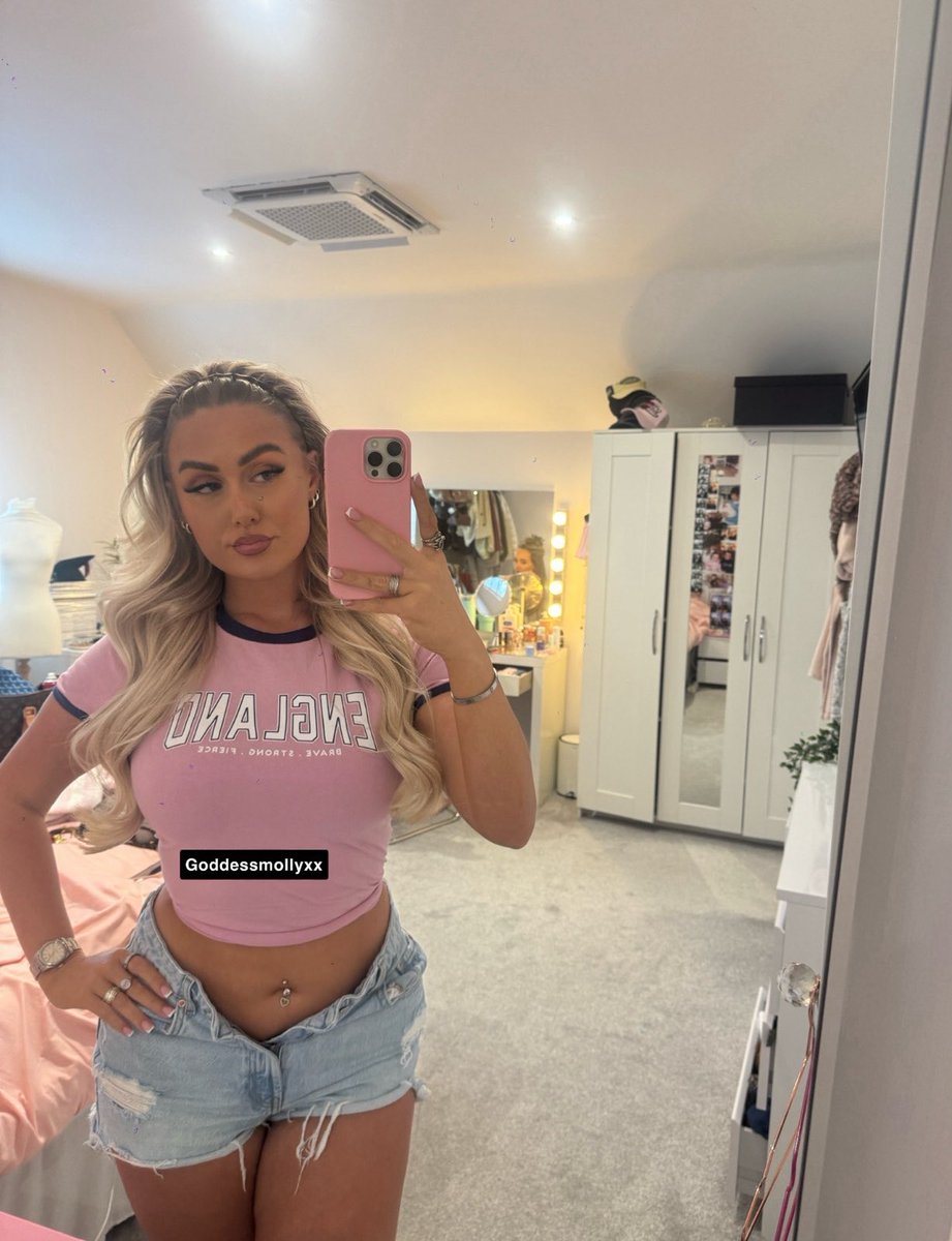 goddessmollyxx tweet picture