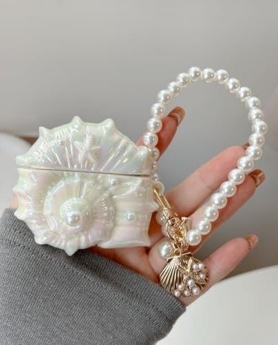 prtygal777's tweet photo. obsessed with this seashell AirPods case https://t.co/ZNE2JRQ49v