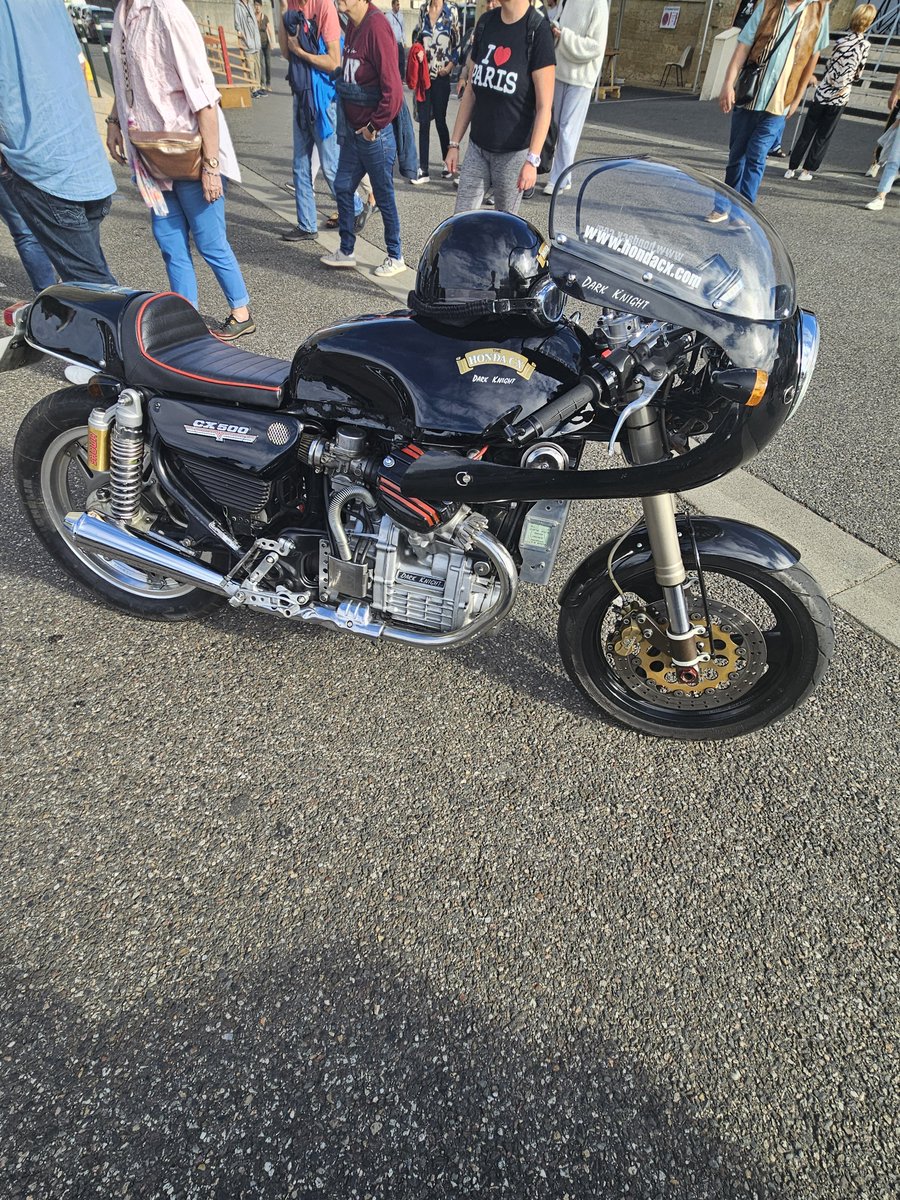 yohanberat10384's tweet photo. Coup de cœur pour les deux grands gagnants du Mirande Vintage ce 4 octobre ! 🚗🏍️
Entre la puissance de cette Chevrolet El Camino SS et le style rétro de la Honda CX#Mirande
#Astarac #Gers #Vintage https://t.co/Mr1JSj4G95