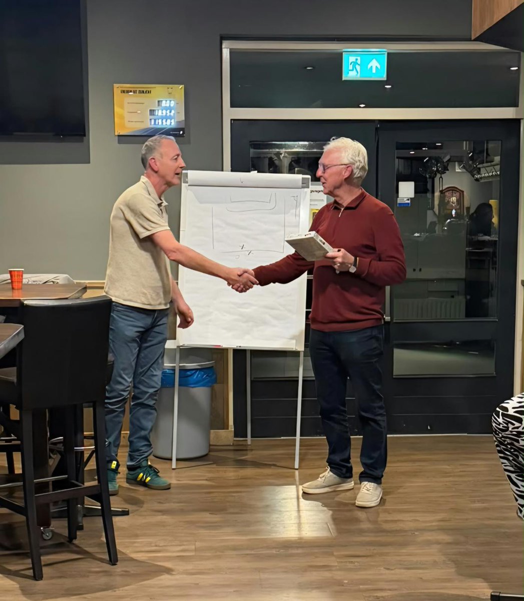 svmarum's tweet photo. 📣 Geslaagde avond voor assistent-scheidsrechters! ⚽🚩
Op 28 september organiseerde de jeugdcommissie een bijeenkomst voor assistent-scheidsrechters. Met een mooie opkomst..............................
https://t.co/rGFh8Ue33P https://t.co/J2jWaLTatK