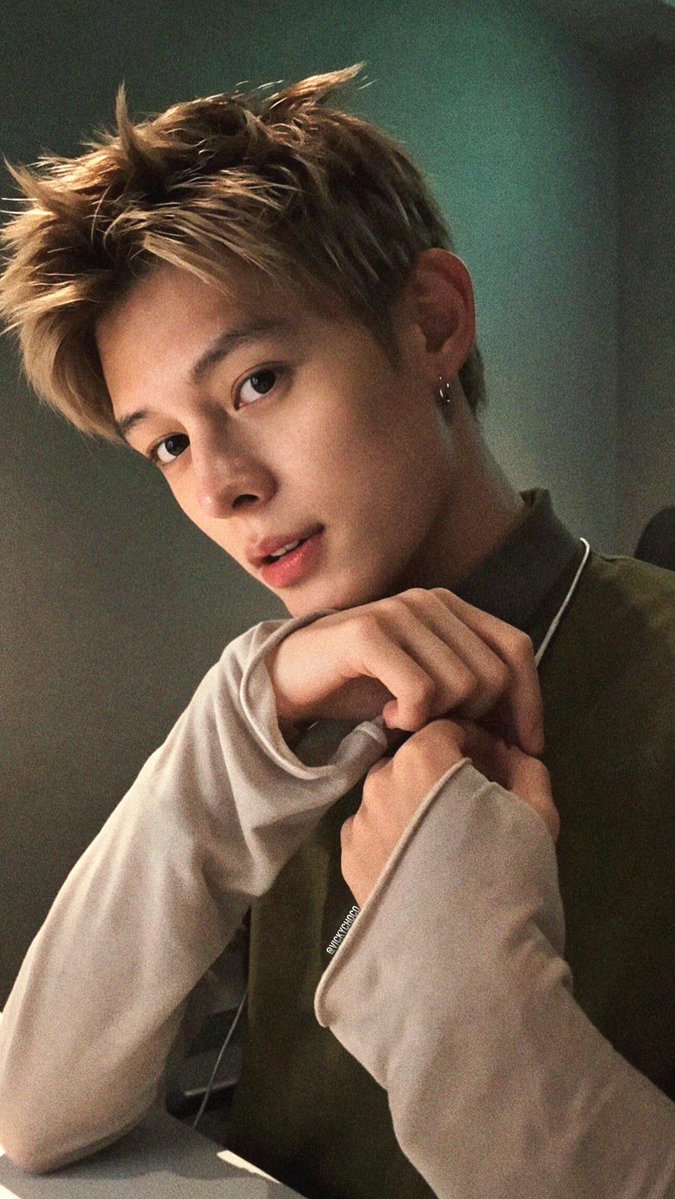 withcortis4life's tweet photo. he’s so handsome, so beautiful, so pretty https://t.co/GmGcKcHKQn