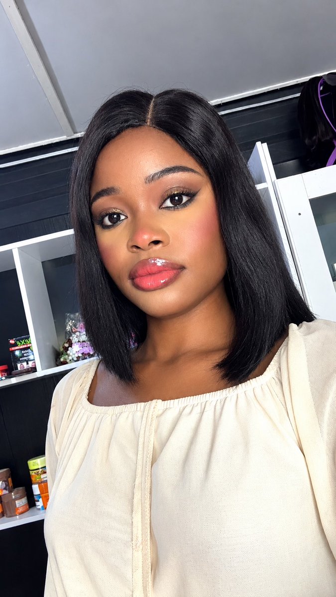 Oluwatoyinx6's tweet photo. First time I did makeup myself https://t.co/xISmhNznaz
