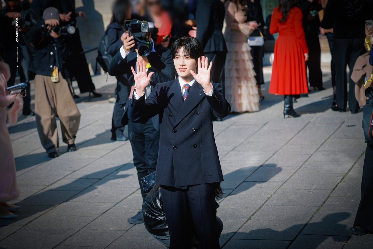 XIA_YuYu's tweet photo. Le petit prince

#PARKSIWOO
#PARKSIWOOXVALENTINO
#VALENTINOPFWSS27 https://t.co/dzgfLtDC1W