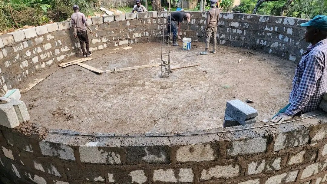 ignyharaz2's tweet photo. siku hizi it is rare tuone masonary water tank. na it is very cheap to do one https://t.co/ZLAQQW73dO