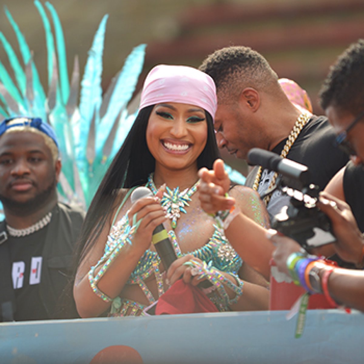 NICKIMINAJ_COL's tweet photo. In October 2018, after devastating floods hit Trinidad &amp; Tobago, Nicki Minaj joined Fay-Ann Lyons in helping affected families. 🇹🇹

THE QUEEN @NICKIMINAJ donated $25,000 through ITNAC, with the funds used to help families replace essential items👑💗 https://t.co/FFWxKLHEKZ