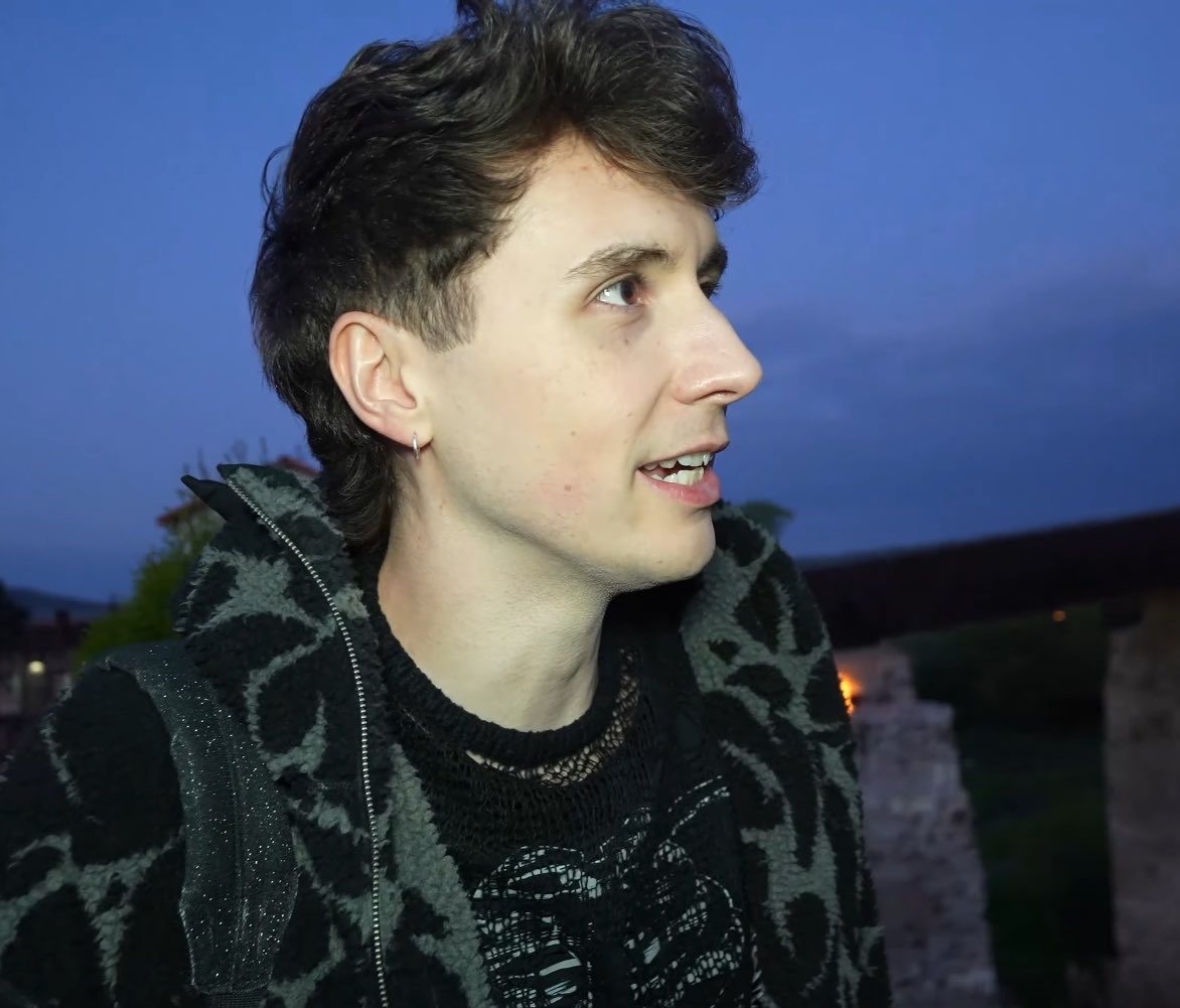 snaillester's tweet photo. completely unrelated but dear god sam and colbys camera and lighting are so good ive never seen dan and phil looking so crisp https://t.co/tAHhqS23yL