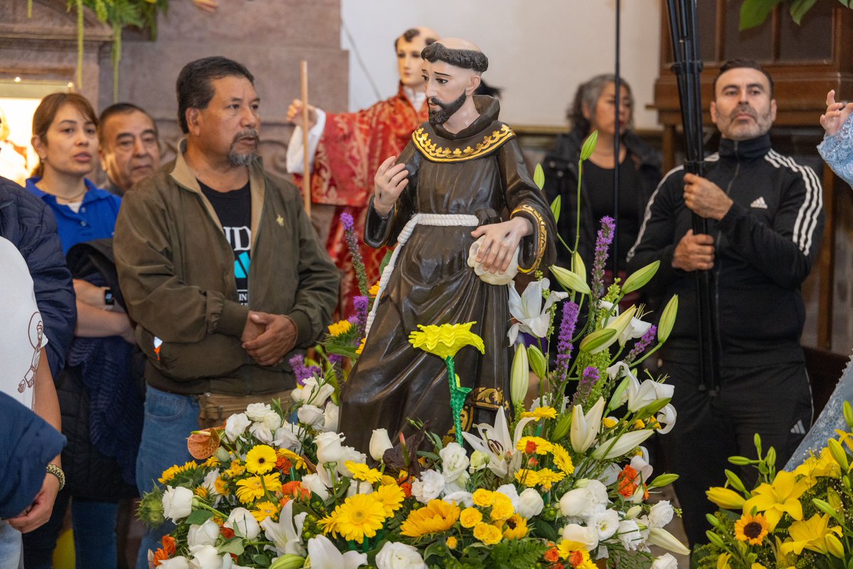 davidsanchezi's tweet photo. Con fe, tradición y corazón, hoy celebramos a San Francisco de Asís, patrono de nuestro querido Coacalco.
Compartimos esta celebración eucarística, agradeciendo por las bendiciones recibidas y pidiendo que nunca nos falten la unión, la paz y la fortaleza.
¡Excelente domingo! https://t.co/wF7LppN84d