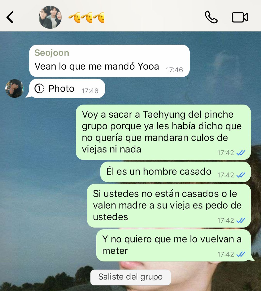 windtkoo's tweet photo. mini #taekookau ¡ Kook manda !

dónde a k0o le cagan los amigos de su esposo porque se la pasan mandando nxdes al grupo 

o dónde a los amigos de t4e no les agrada k0o porque siempre lo trae al puro pedo, pero él es feliz así https://t.co/zi3myLl7tZ