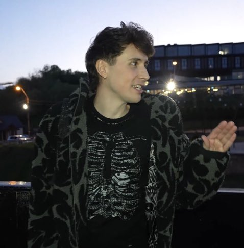 twunkdnp's tweet photo. dan pls just give me a chance pls pls pls https://t.co/jHwlVI0Xvb