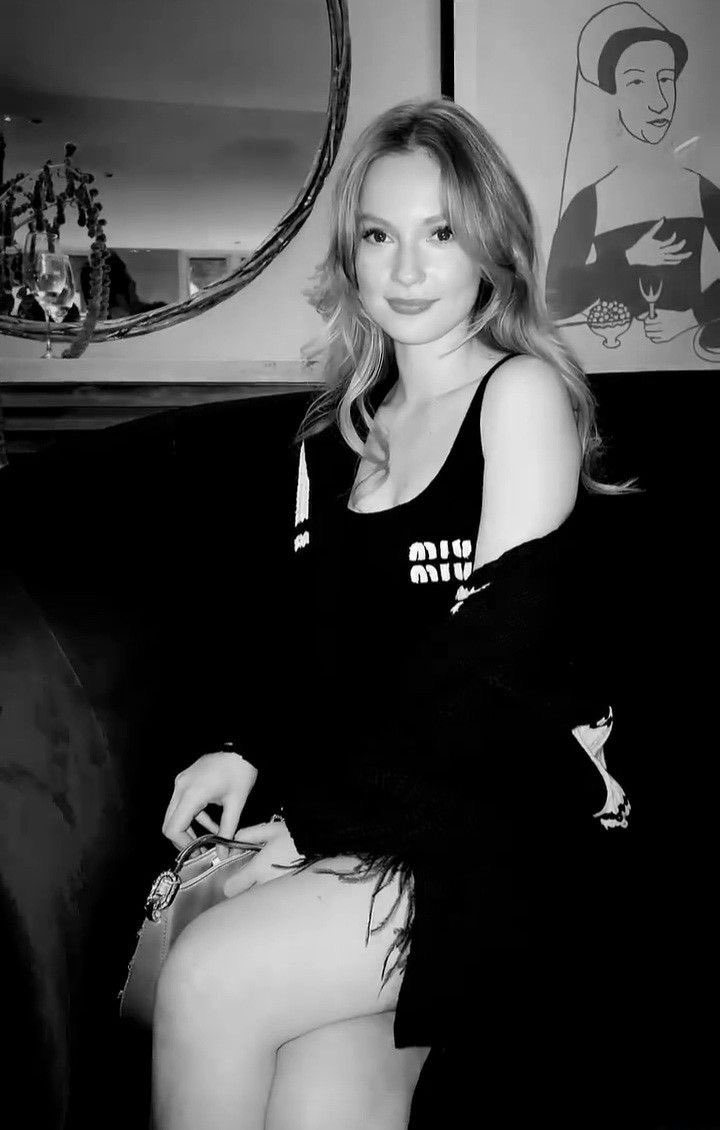 AiebatVerum's tweet photo. Seductive Sunday? Seductive Sunday. https://t.co/ZLxiRFaBXn