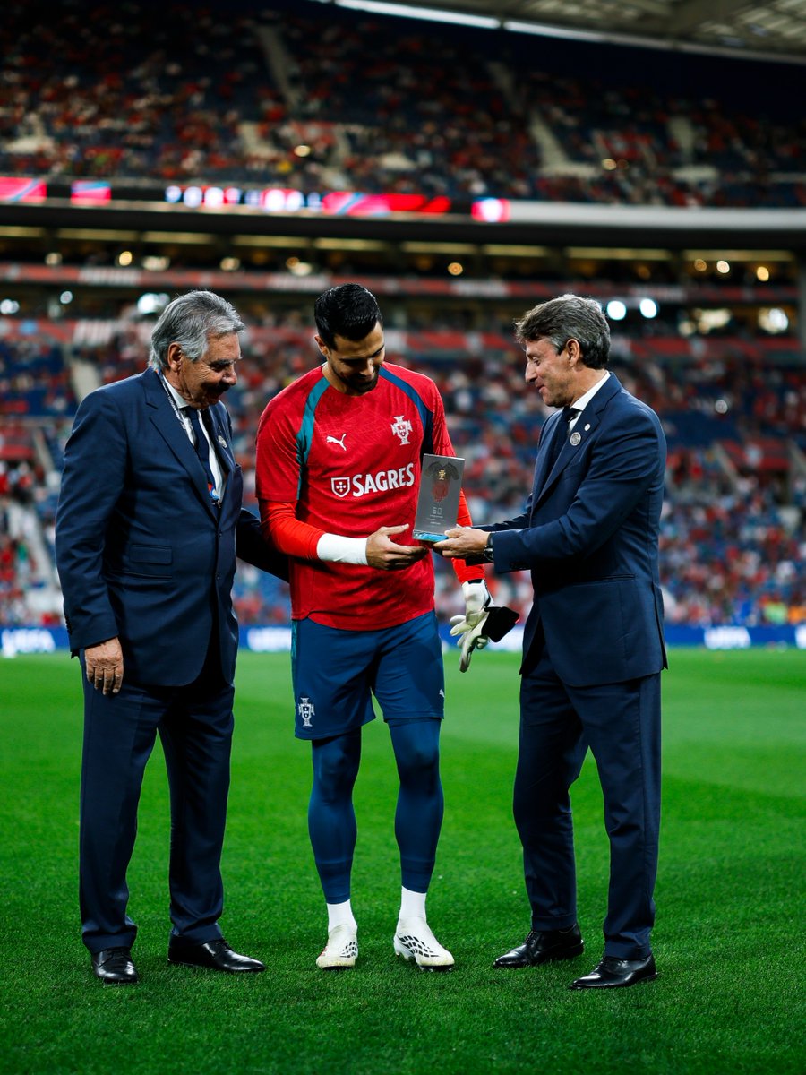 selecaoportugal's tweet photo. 𝟱𝟬𝘅 Diogo Costa 🧤🌟 #NationsLeague https://t.co/rsFjFoNUdP