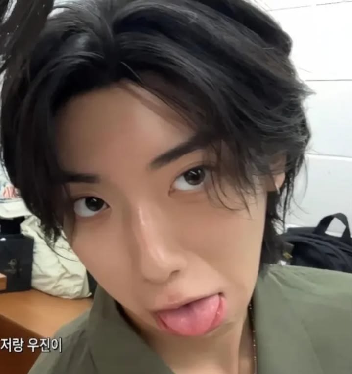 jnwoojin's tweet photo. @_rryul nyenyeneye https://t.co/IuTQ2I9quF