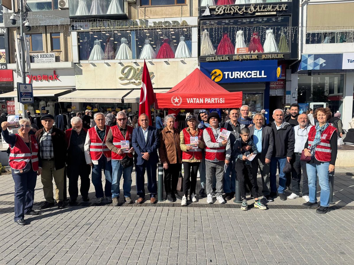 iokanozkan's tweet photo. Otoyollar ve köprüler milletindir, özelleştirilemez!

Bugün İstanbul'un dört merkezinde; Ümraniye'de, Gaziosmanpaşa'da, Esenyurt'ta ve Kartal'da AK Parti Hükümeti'nin özelleştirme girişimine karşı imza masalarımızı açtık.

Tüm İstanbulluları imza seferberliğine çağırıyoruz! https://t.co/f6fLu2r8w6