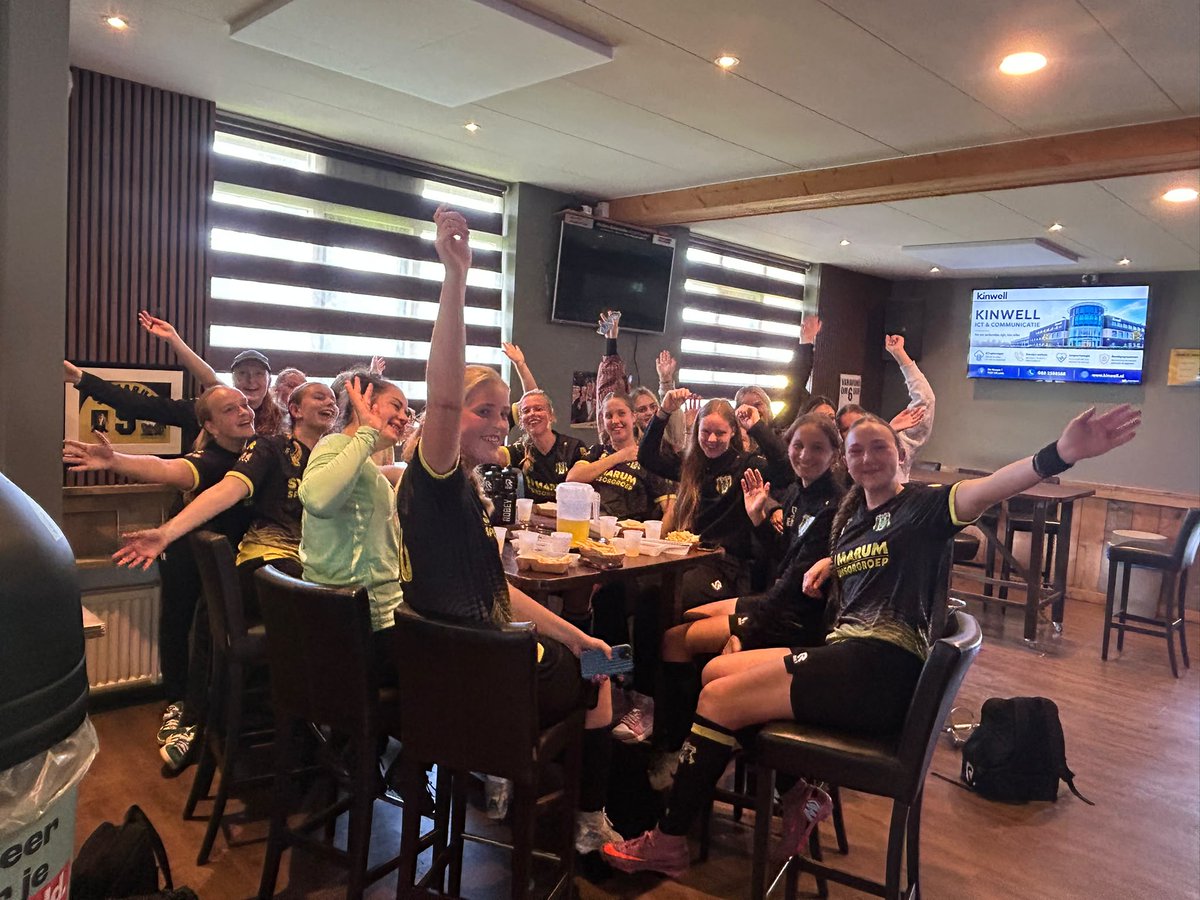 svmarum's tweet photo. Op zaterdag 3 oktober stond voor de meiden van MO20-1 de belangrijkste wedstrijd van fase 1 op het programma. Hoewel deze competitiefase meer weg heeft van een mini-toernooi, voelde deze ontmoeting als een echte finale:...................................
https://t.co/sHmKushGIm https://t.co/pU8MZINYan