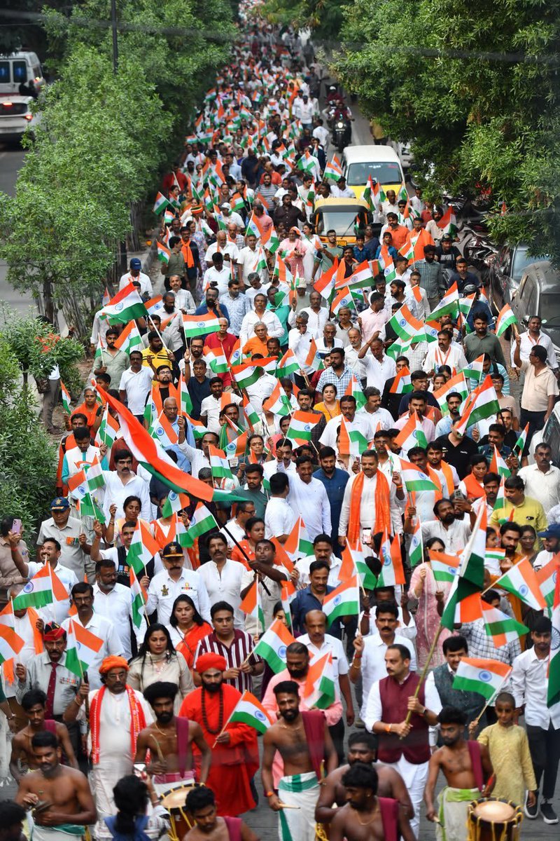 yuva_brigade's tweet photo. A sea of tricolours. A roaring wave of national pride! 🇮🇳

From Gen X to Gen Alpha, generations marching together, united by the Tiranga — a sight that stays with you.

Standing strong. Speaking with one voice.

#VijayeeBhava #TirangaRally #YuvaBrigade https://t.co/k4OMZ0UmQG