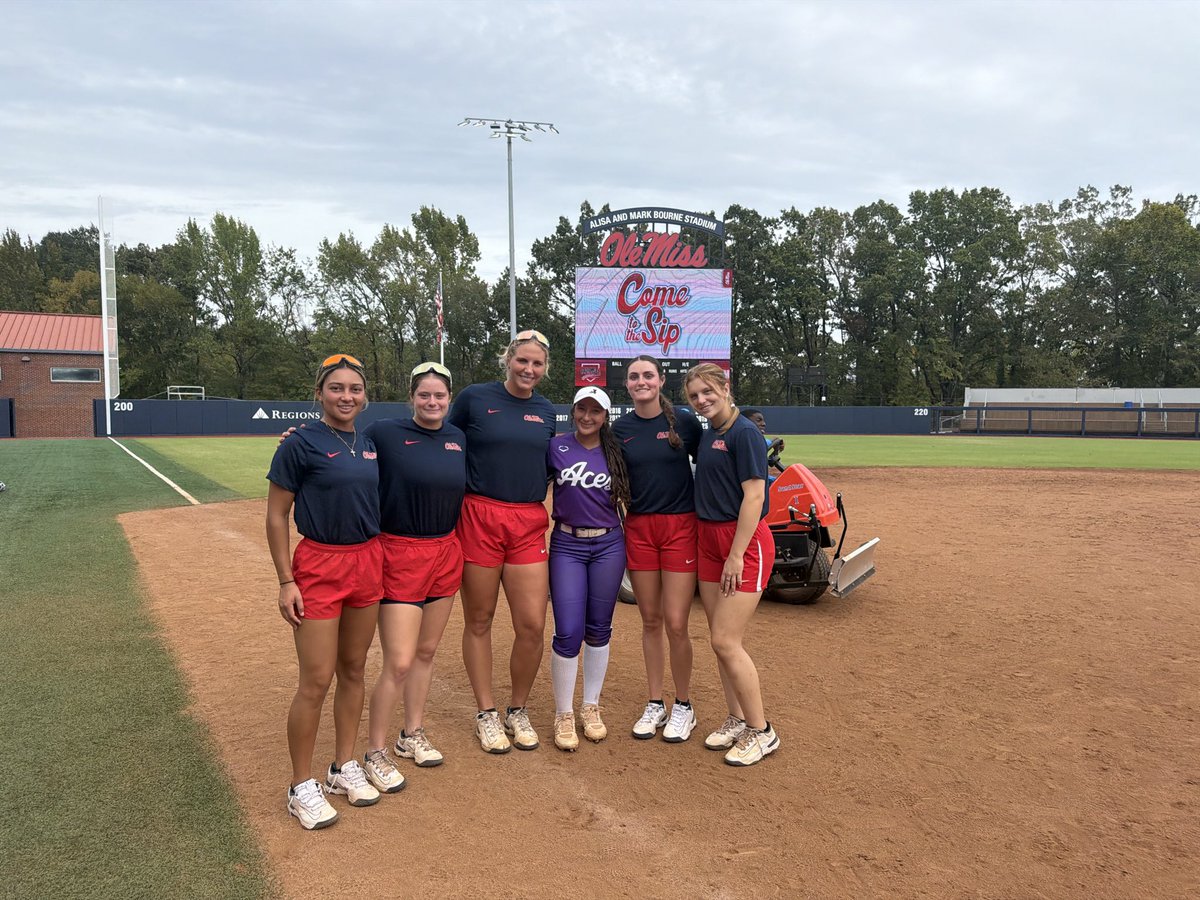 BugTiller32's tweet photo. Ole Miss softball and coaching staff. Thank you for a Great, packed two days, of learning, growing mentally and making new friends! My first ever camp was chosen with intention. Coaching staff proved that what I am looking for is out there. Thank you for pouring into us Athletes.  @OleMissSoftball @CoachBBuchanan @Jamie_Trachsel @Aces_SoftballKC  #acessoftball #hottytoddy