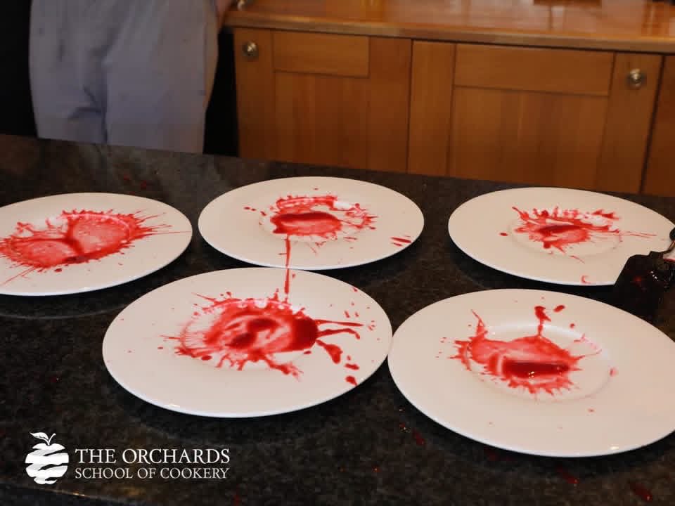 OrchardsCookery's tweet photo. Last week, our Chalet Cooks learnt how to bring an element of art into their dishes by adding a splat of creativity to their Honeycomb Ice Cream! 😉🍦 https://t.co/lsPqVzHEPB