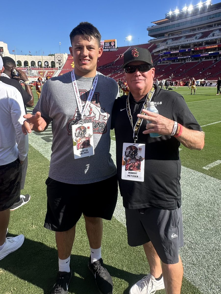 austingalindo62's tweet photo. Thank you @uscfb for the hospitality for the game day visit with my teammate  @theehamee and my coaches. ✌🏼🏈
@OakHillsFootba1 @coachmetty @NickMonica63 @USC_Athletics @BrandonHuffman @GregBiggins @Rivals @DreBrownUSC @sixstarfootball @theconnectsport @IESportsNet @IE_Varsity https://t.co/uahOyTLFki