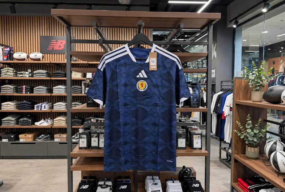 Serleees's tweet photo. All club jerseys 

15,000

Location kaduna, delivery nationwide call-08100602313 
WhatsApp- https://t.co/qBJp57XUzQ https://t.co/jGSKYFoBLw