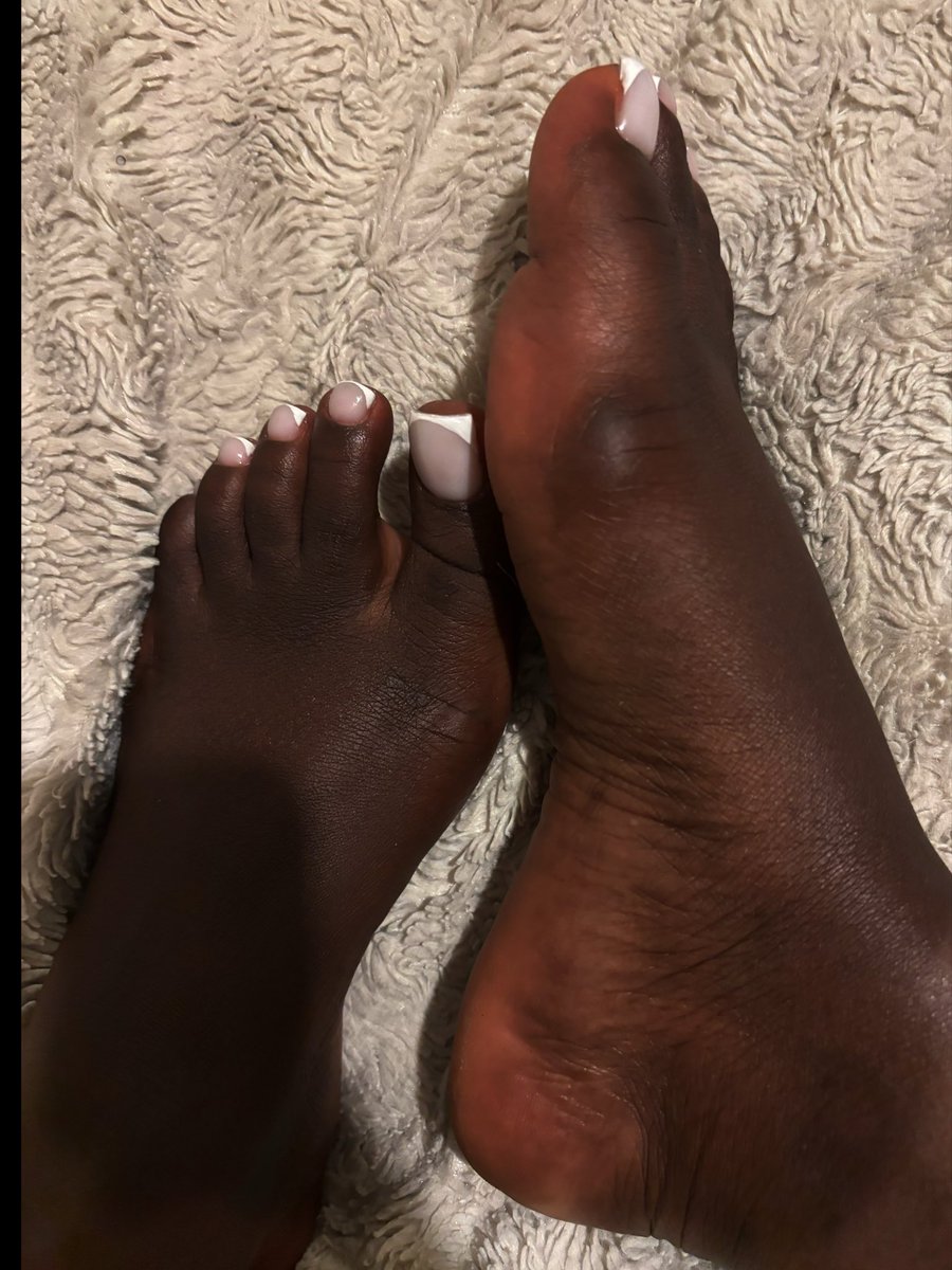 penda138's tweet photo. Next time pay for my pedicure😘#feet #feetfetısh #feetfinder https://t.co/Re3DETbcNO