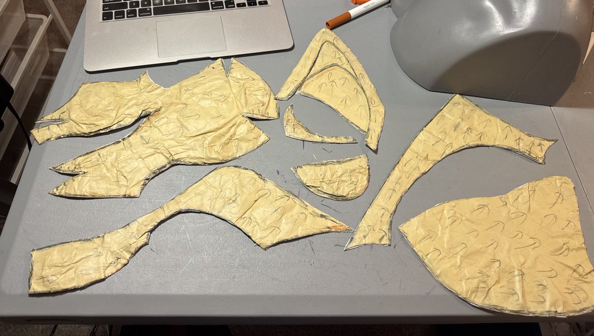 T4Tlupe's tweet photo. Aaaaaaaaa time to cut and shave fur. Time to lock in to make this neopet real in time for next visit. 🥺❤️‍🔥 https://t.co/nFUzrhvw4Z