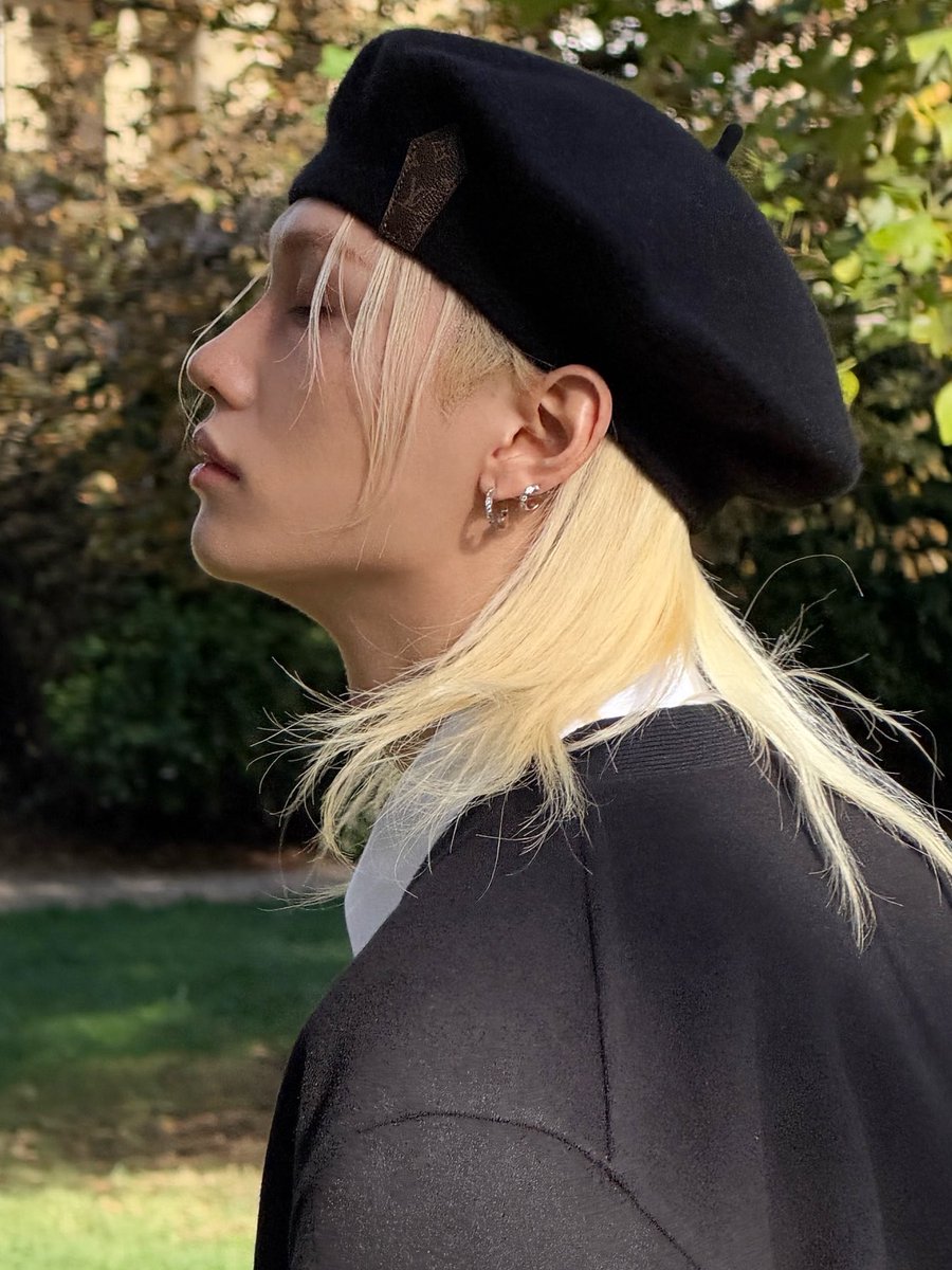 lixieshaven's tweet photo. felix keeps proving that he has the most beautiful side profile ever https://t.co/vGXnk845d1