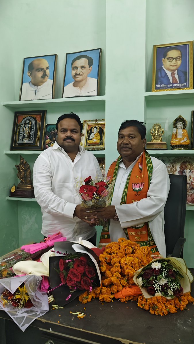 svivek123bjp's tweet photo. आज…🙏
आदरणीय श्री Mohan Chauhan जी से भेंट कर भारतीय जनता पार्टी पिछड़ा वर्ग मोर्चा, गोरखपुर क्षेत्र के क्षेत्रीय अध्यक्ष नियुक्त किए जाने पर उन्हें हार्दिक बधाई एवं शुभकामनाएं प्रेषित कीं। 💐
कुशीनगर भाजपा के जिला उपाध्यक्ष प्रिय बड़े भैया श्री संजय सिंह जी के साथ उपस्थित होकर https://t.co/HF9ZZBQE2z