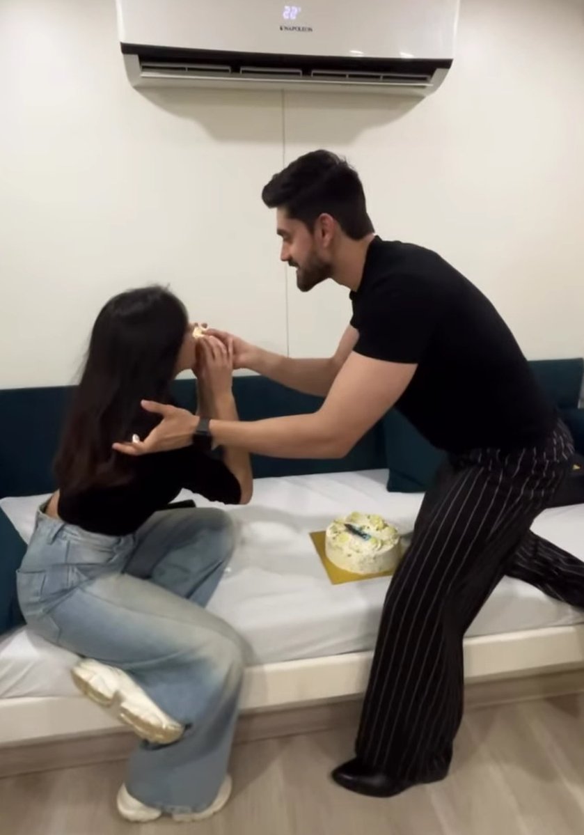 Zarahx02's tweet photo. They cut a cake too!! ♥️🥹🥹🥹

#EishaSingh #AvinashMishra #Avisha #KKK15 https://t.co/JyOnWfh9uO