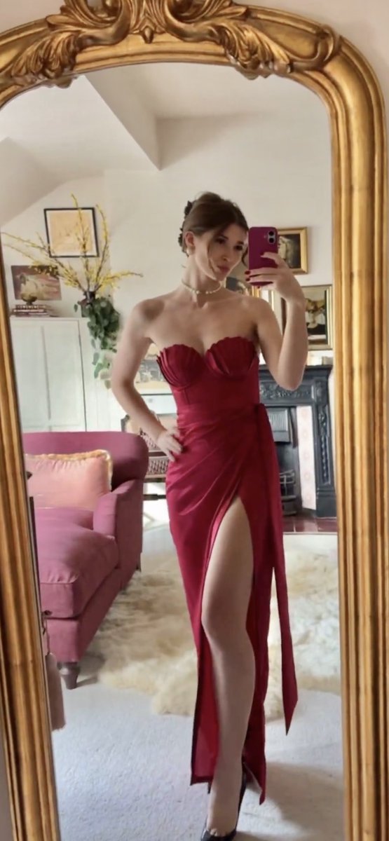 evaaddict_'s tweet photo. It’s been a year for this iconic look of @TheEvaDeVil 🥂 https://t.co/OavcfwyHdi
