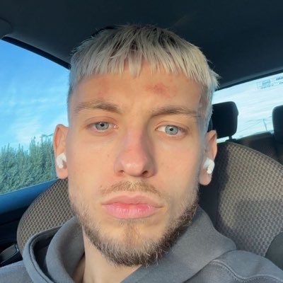 Renardsamet's tweet photo. #NouvellePhotoDeProfil https://t.co/ZZptyM2VJR