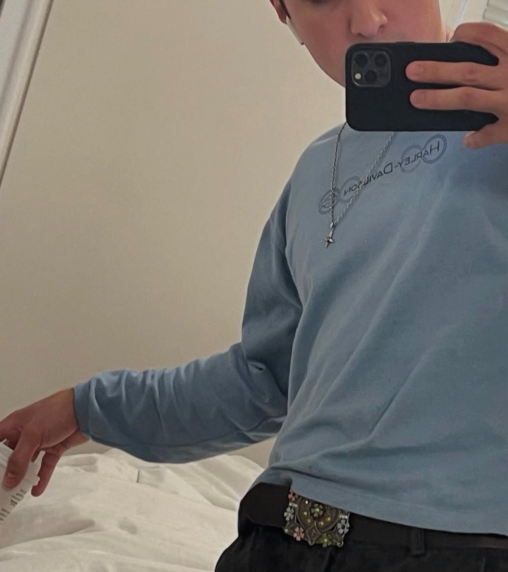hudnose's tweet photo. it’s him and that flower belt against the world https://t.co/LHwVCOxp75