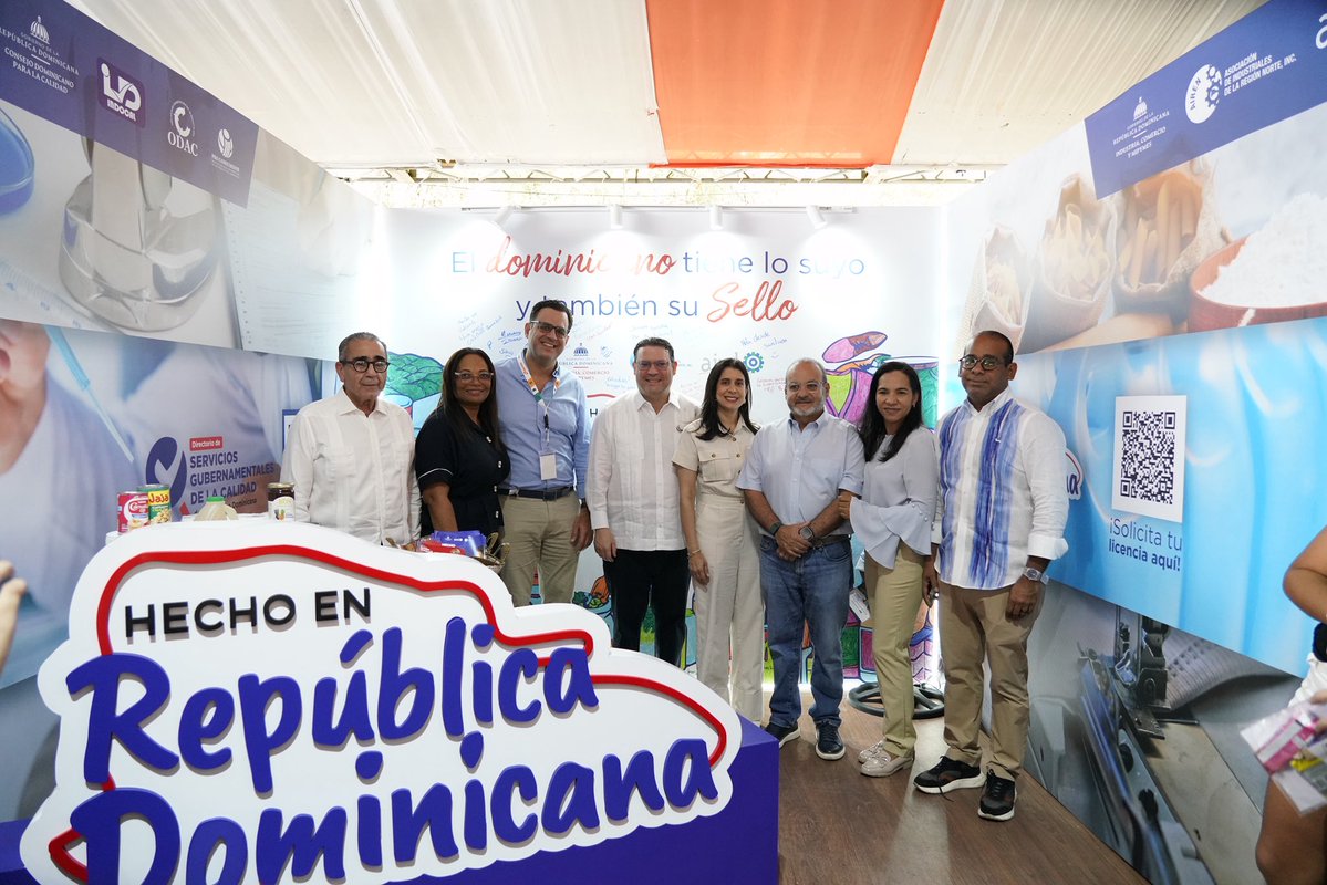 SanzLovaton's tweet photo. Por eso espacios como @ExpoCibao son tan importantes: porque detrás de cada empresa hay un sueño, una familia y gente que se esfuerza por salir adelante. Más de 150 empresas se reúnen para conectar oportunidades y demostrar la fuerza de nuestra gente. ¡Eso nos une! https://t.co/iWcDNGSxfd