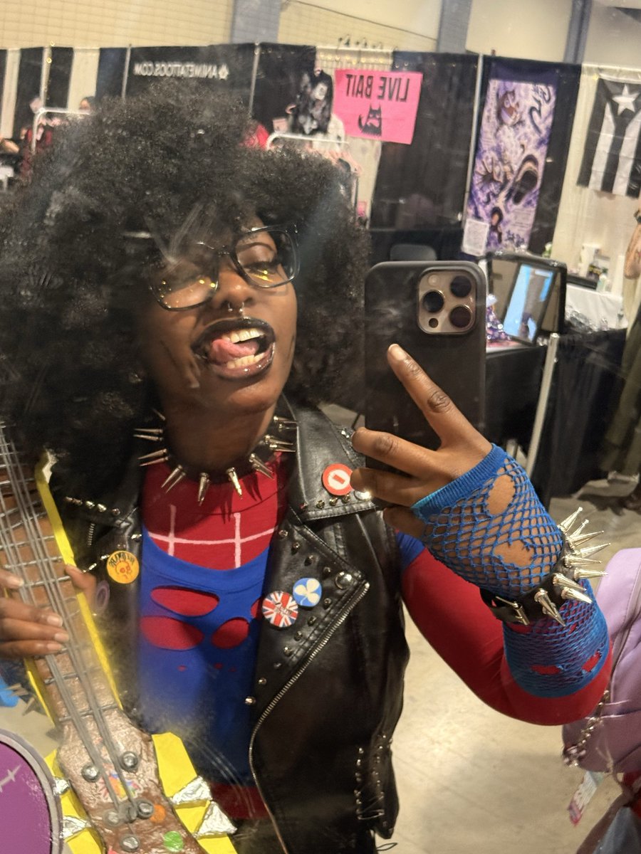 genjanae's tweet photo. if you don't shut your mouth, ima shut it for you! PUNK! 👊🏾 https://t.co/l5XHFnBPAE