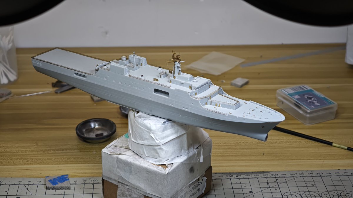 SHOKAKU_NANODAA's tweet photo. [1/700 Type 071 LPD WIP]

Install the remaining parts; this concludes the hull construction process.

#scalemodel  #shipmodel #艦船模型 #scalemodelling #scalemodeling https://t.co/UxgBnzsDZE