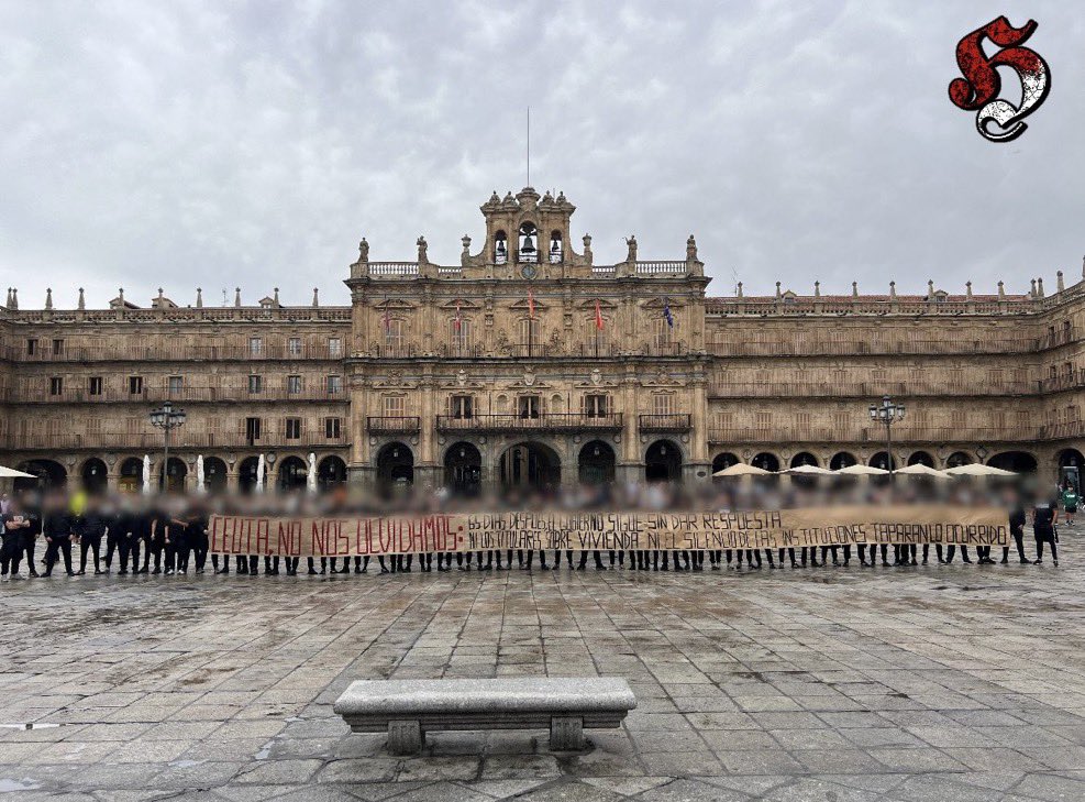 samuraioccident's tweet photo. 𝐄𝐍 𝐋𝐎𝐒 𝐄𝐒𝐓𝐀𝐃𝐈𝐎𝐒

📸 Las aficiones del Castellón y de la Cultural Leonesa siguen recordando y reivindicando la españolidad de #Ceuta y #Melilla. https://t.co/x2knoDQJMI