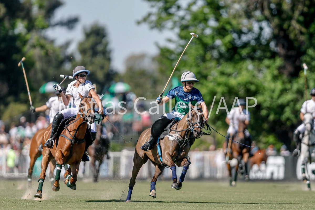 asocdepolo's tweet photo. #133AbHurlingham
#LaFinal
Final del tercer chukker: La Natividad La Dolfina 6 (Jeta Castagnola x2 -uno de penal- y Poroto Cambiaso de penal), La Hache Polo Team 3 (Benja Panelo).
📸 @MatCallejo https://t.co/R9HSESro3T