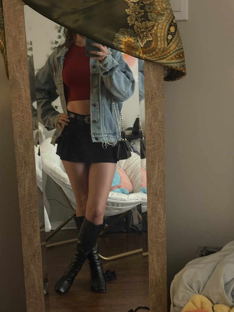 MakeMe_Pur's tweet photo. Looking cute for the bar last night, who’s going to reimburse my drinks? 

🏁❤️💋

#shortskirt #jeanjacket #leatherboots #kneehighboots #sexy #baroutfit #ootd #fashion #findom #paypig #reimburse #buymydrinks #thickthighs #young #universitystufent #spoilme https://t.co/n6Pxw4U5uR