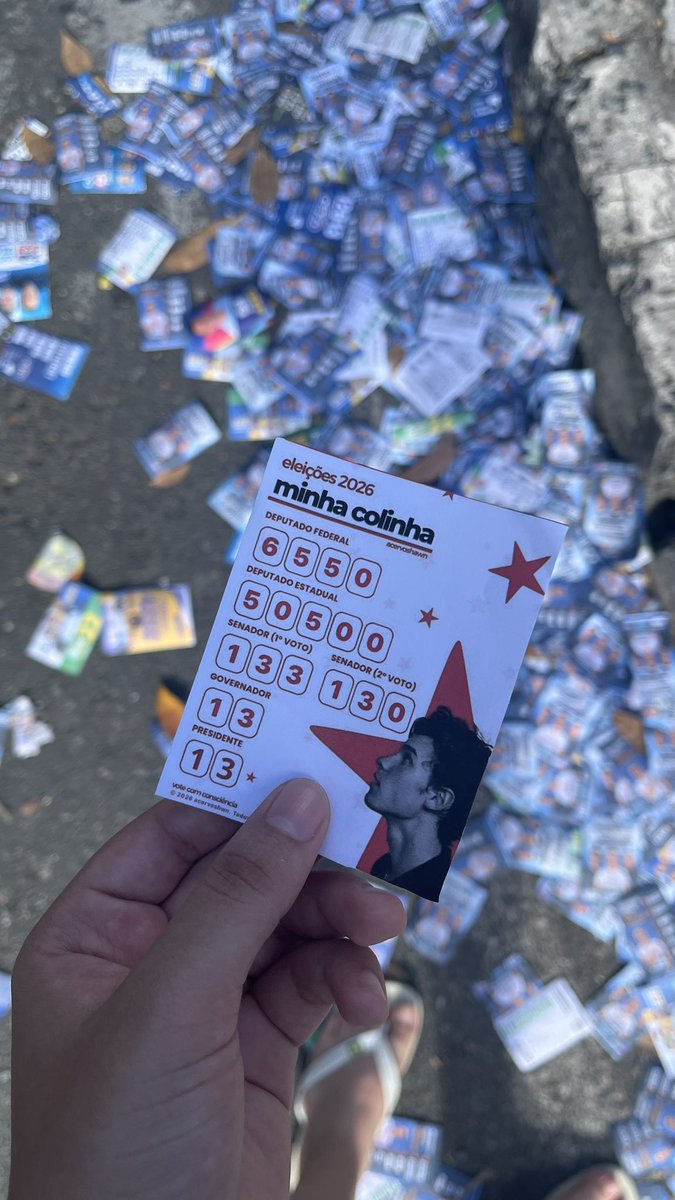 acervoshwn's tweet photo. se depender das mendes armys o lula tem 6 votos https://t.co/Pp1zJVWL18