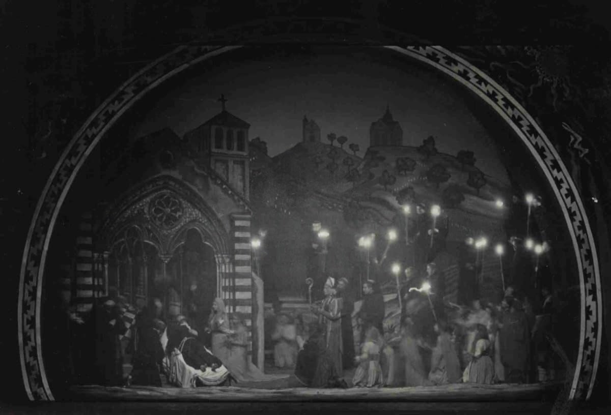 OperaRoma's tweet photo. Nel giorno di San Francesco d’Assisi, lo celebriamo attraverso alcune immagini del nostro Archivio Storico.
Nel 1950 andava in scena al Teatro dell’Opera di Roma “San Francesco d’Assisi”, mistero per soli, coro e orchestra composto da Gian Francesco Malipiero nel 1921 https://t.co/2F1cqmgy59