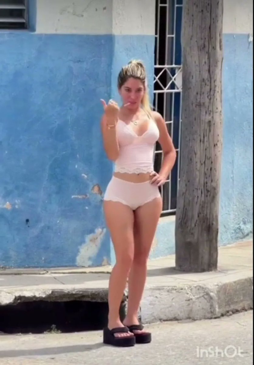 TraviesassEM's tweet photo. Ella jugando muy sucio al aire libre. https://t.co/dHJ6KyJdg7