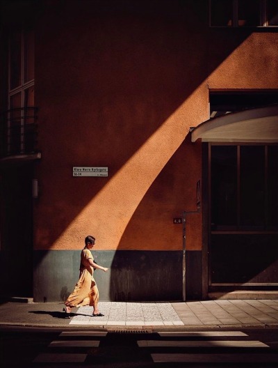 MrBa101's tweet photo. A street story...

The passerby in the light of mystery.

#in-the-garden-of-my-heart ✒️ https://t.co/bCtgnAEk3Z