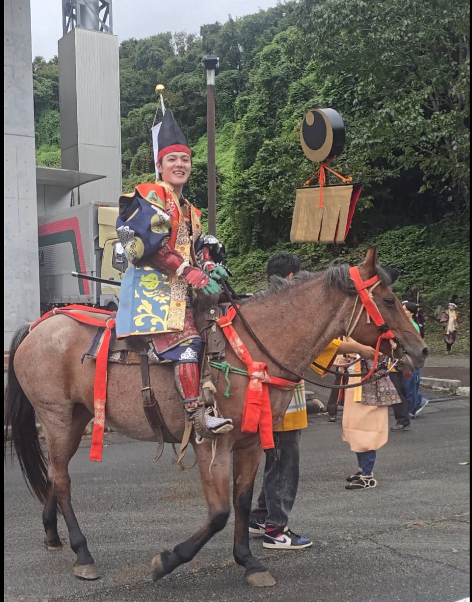 lovekfty's tweet photo. るーたくん💜昨年の脇大将に続き総大将お疲れさまでした!!今年は雨に降られず良かったですね✨️

カッコいいお姿が生で見れてみんなに丁寧にファンサもしてくれてしあわせな楽しい時間を過ごせました💕今江ちゃんにも会えました😊
おもちもGet出来ました✨️
ありがとう🍀

#室龍太
#唐梅館絵巻 https://t.co/B8WFnlxfDB
