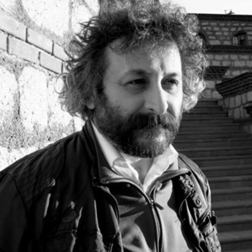 Binbirkitaap's tweet photo. “Kadınlar şairleri sever ama müteahhitlerle evlenirler.”

Ah Muhsin Ünlü https://t.co/5EbB5Xb0I2