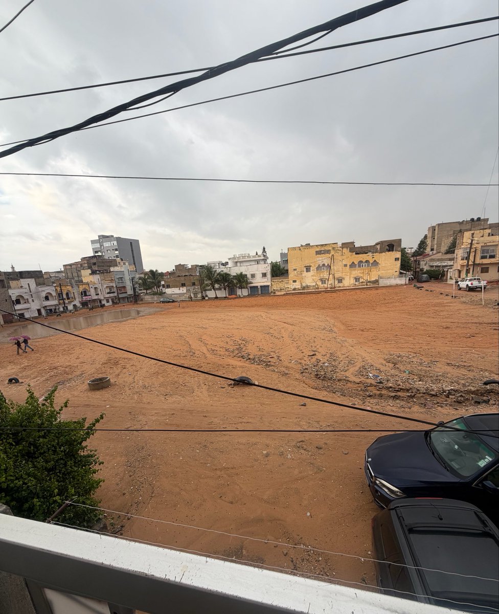 gniokhobay's tweet photo. J’ose même pas imaginer si on avait accepté que mairie camberene bi  mou synthétique sougn terrain kogn bi saison des pluies fii noumouy mell🥲 alhamdoulilah beu on lui a dit niet ! Ndokh bi loum beurri beurri soufe ci deukoy naane https://t.co/EAwDbj7CaD