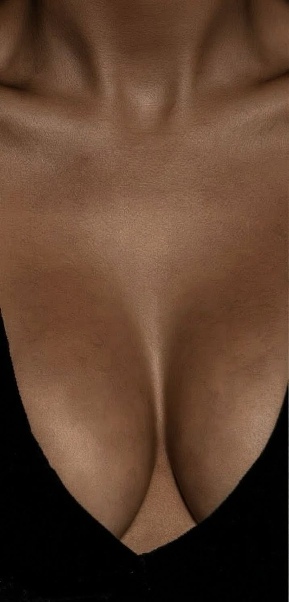 captmarvelfan1's tweet photo. Thinking about Bries Round and firm Boobs Again https://t.co/yupGfro5c5
