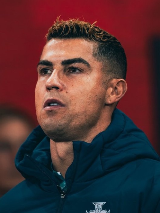 KalshiSports's tweet photo. 🚨🎙️ Fabrizio Romano:

“Cristiano wanted once again to show respect for his country and national team by refraining from making any further statements before the end of the international break.

This is due to the ongoing matches, and because he loves Portugal, as he always proves.” 🇵🇹❤️